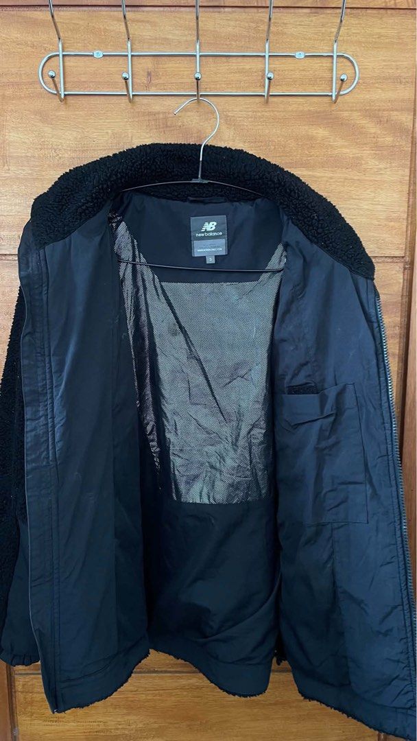 New Balance Q Speed Sherpa Jacket (Category: Coats, Jackets and Outerwear) located in San Carlos City. Submitted by manuelnarciso (Listing ID 1468724602, Image 3). Description: .