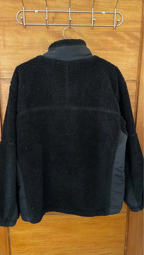 New Balance Q Speed Sherpa Jacket (Category: Coats, Jackets and Outerwear) located in San Carlos City. Submitted by manuelnarciso (Listing ID 1468724602, Image 2). Description: .