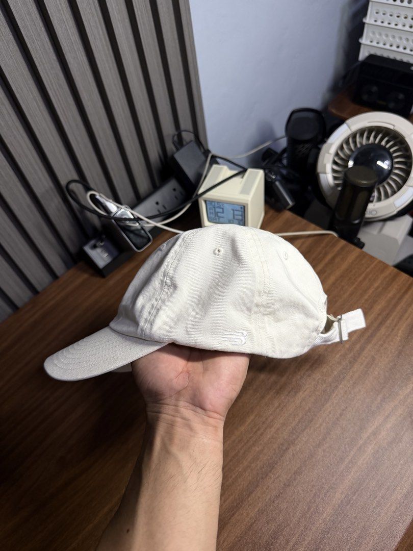 New Balance Sunset Embroidered White Baseball Cap (Category: Caps & Hats) located in San Rafael. Submitted by jeremybelza (Listing ID 1468927735, Image 2). Description: New balance Excellent Condition No flaws 450.