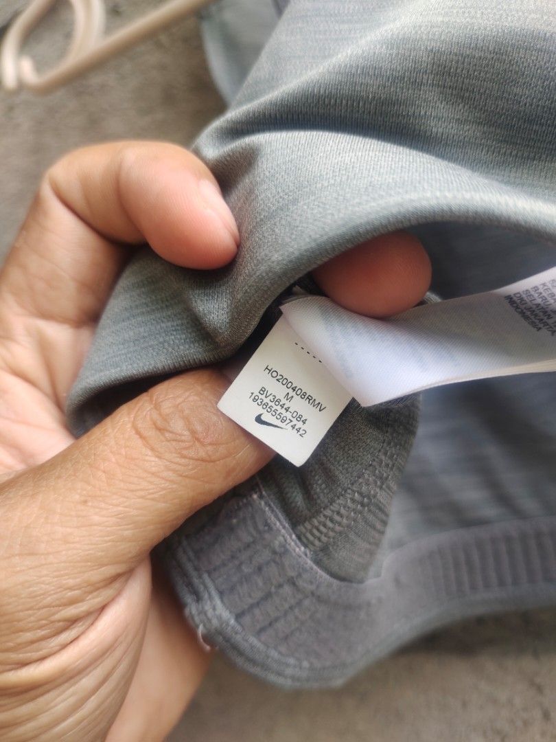 Nike (Category: Activewear) located in Legazpi City. Submitted by jaycie.thrift23 (Listing ID 1468713832, Image 3). Description: nike excellent to as New condition medium on tag.