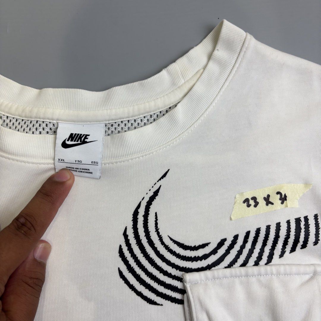 NIKE (Category: Tshirts & Polo Shirts ) located in Taguig. Submitted by phil_thriftz (Listing ID 1468869433, Image 3). Description: DIMENSIONS: 23x29 ISSUE: need wash COLOR RATE: 9.8/10 CONDITION: Excellent condition .