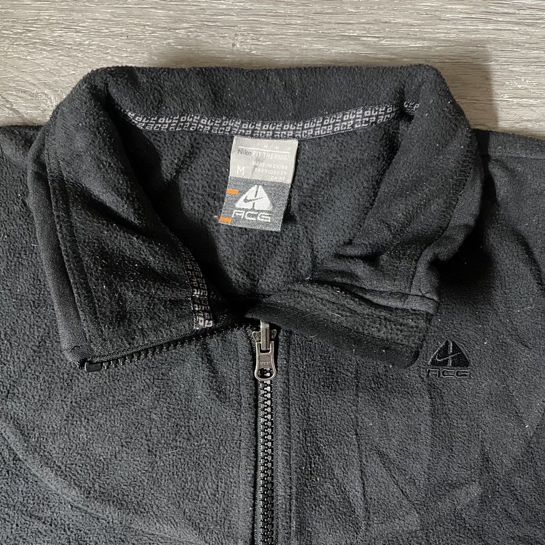 Nike ACG Fleece Jacket (Black) (Category: Coats, Jackets and Outerwear) located in Imus. Submitted by eyruh (Listing ID 1468893163, Image 2). Description: M on tag 24 Length / 20 Width Color rate: 9.5/10 Excellent condition.