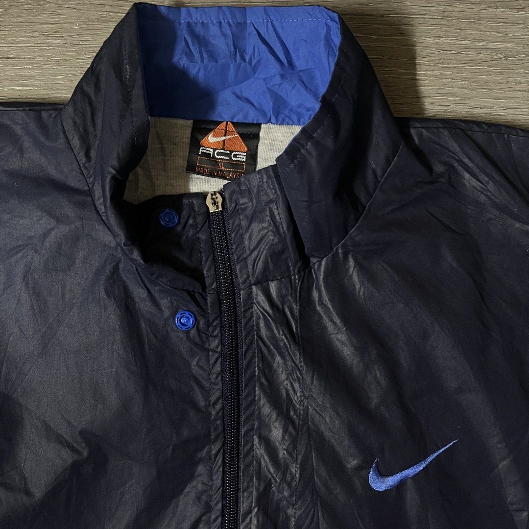 Nike ACG Windbreaker Jacket (Navy Blue) (Category: Coats, Jackets and Outerwear) located in Imus. Submitted by eyruh (Listing ID 1468892515, Image 3). Description: XL on tag 26 length / 25 width Color rate: 9.5/10 Excellent condition (Broken zippers).