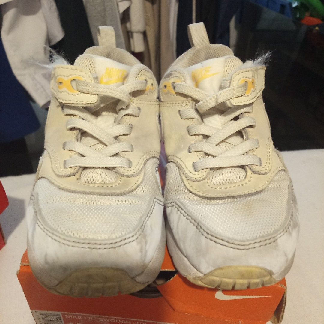 Nike Air Max 1 Easyon PS Pale Ivory (Category: Sneakers) located in Pasig City. Submitted by zakquinnjax44 (Listing ID 1468738380, Image 1). Description: - Brand/Model: Nike Air Max 1 Easyon Preschool Sneakers - Size: 11.5C / EUR 28.5 - Colorway: Pale Ivory / Football Grey - Features: Convenient easy-on strap design - Packaging: Original box included - Condition: Shows scuffs and wear on uppers and soles.