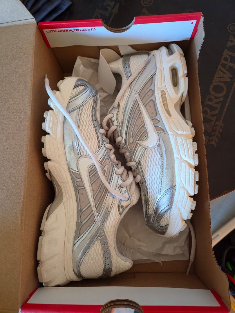 Nike Air Max Moto 2k (Category: Sneakers) located in Manila. Submitted by fastwhale_101de2 (Listing ID 1468759856, Image 2). Description: Nike Air Max Moto 2k Size 7.5W Pale Ivory Good as New Condition (Used Once).