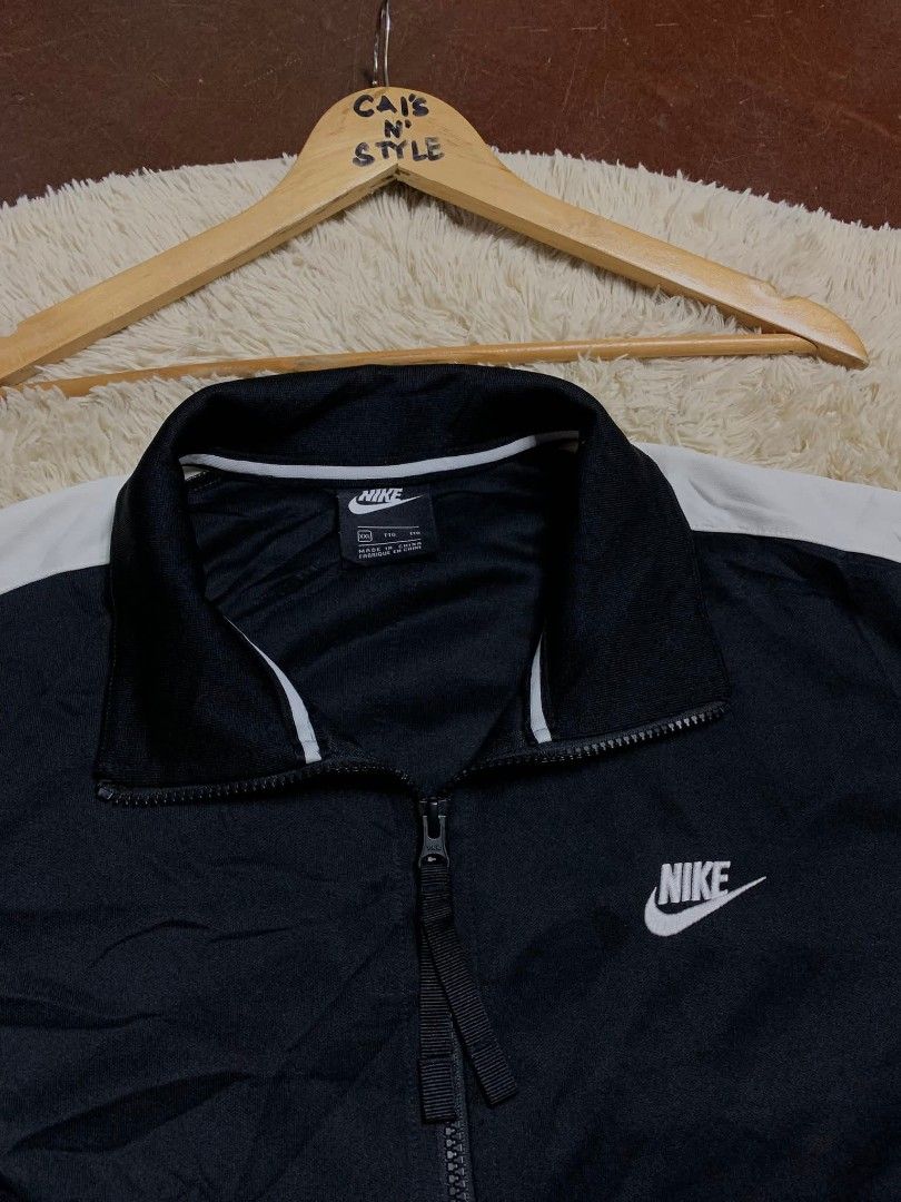 Nike air track jacket (Category: Coats, Jackets and Outerwear) located in Lianga. Submitted by legitseller12345678 (Listing ID 1468836110, Image 3). Description: Nike Sportswear Air Track Jacket📌 Excellent Size XXL on tag Dimes 26x28 Solid yan sa personal Mine 800 Plus sf.