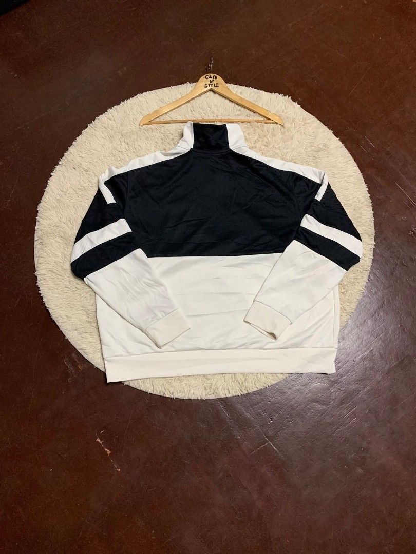 Nike air track jacket (Category: Coats, Jackets and Outerwear) located in Lianga. Submitted by legitseller12345678 (Listing ID 1468836110, Image 2). Description: Nike Sportswear Air Track Jacket📌 Excellent Size XXL on tag Dimes 26x28 Solid yan sa personal Mine 800 Plus sf.