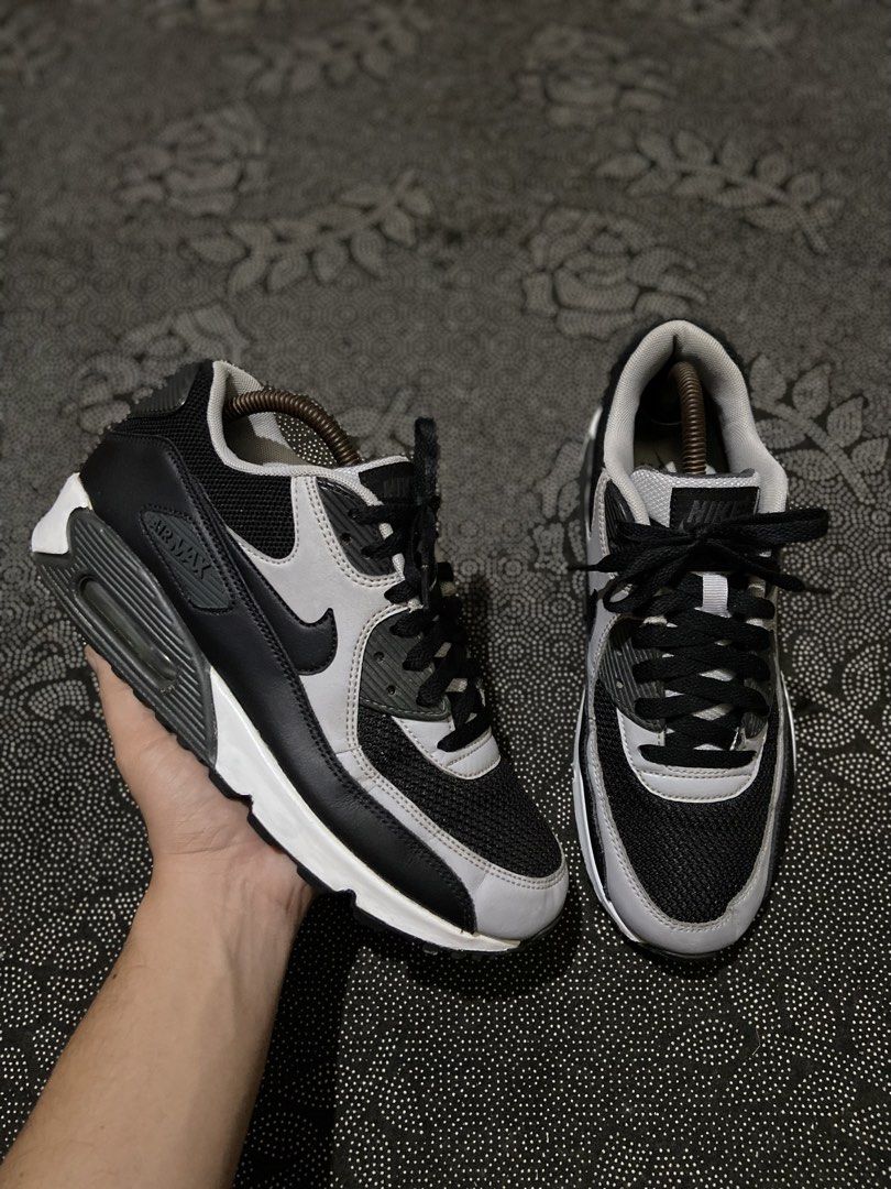 Nike Airmax 90 Essential Black Grey🔥 (Category: Sneakers) located in Liloan. Submitted by kjsneaks (Listing ID 1468814695, Image 2). Description: WTS📢 Size 8 men, 26cm Original Very good condition Sign of usage Can do shipping Dm me📥.