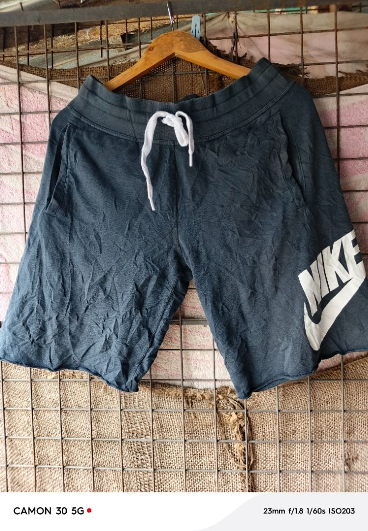 Nike alumni (Category: Shorts) located in San Jose. Submitted by jerickimbi66675 (Listing ID 1468776800, Image 1). Description: - 30-35 x 19.5 x 11.5 ‎- Color rate: 8.5 ‎- Issue : sign of usage need wash ‎ - Color: black with white logo and drawstring - Material: Soft and comfortable fleece - Features: Two side pockets, raw edge hem, large white printed Nike logo on left.