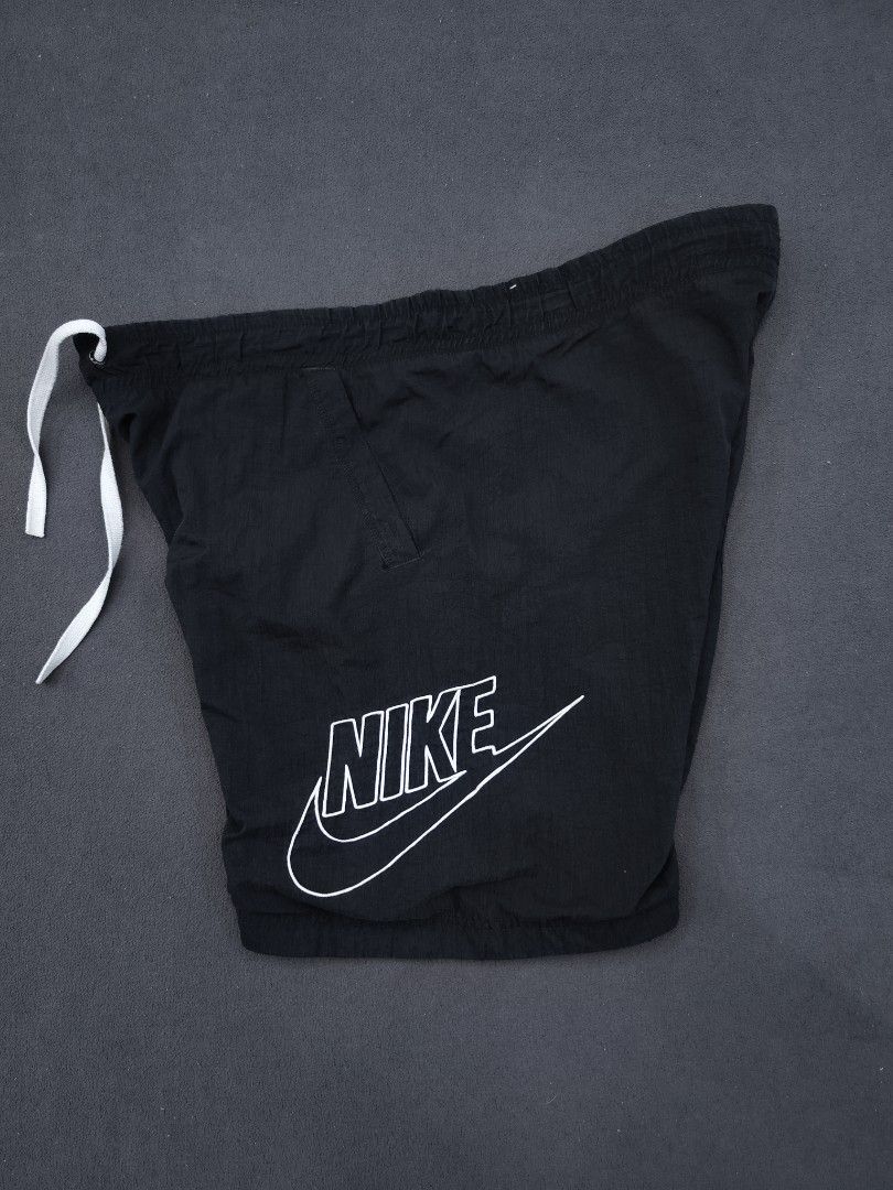 Nike Alumni Woven Shorts (Category: Shorts) located in Bulacan. Submitted by emilj23 (Listing ID 1468732180, Image 1). Description: Nike Alumni Woven Shorts Size XL on tag L 18 W 42 Leg Hole 11.5 Condition 9.5/10 Color rate 9.5/10 Issue Loose Garter.