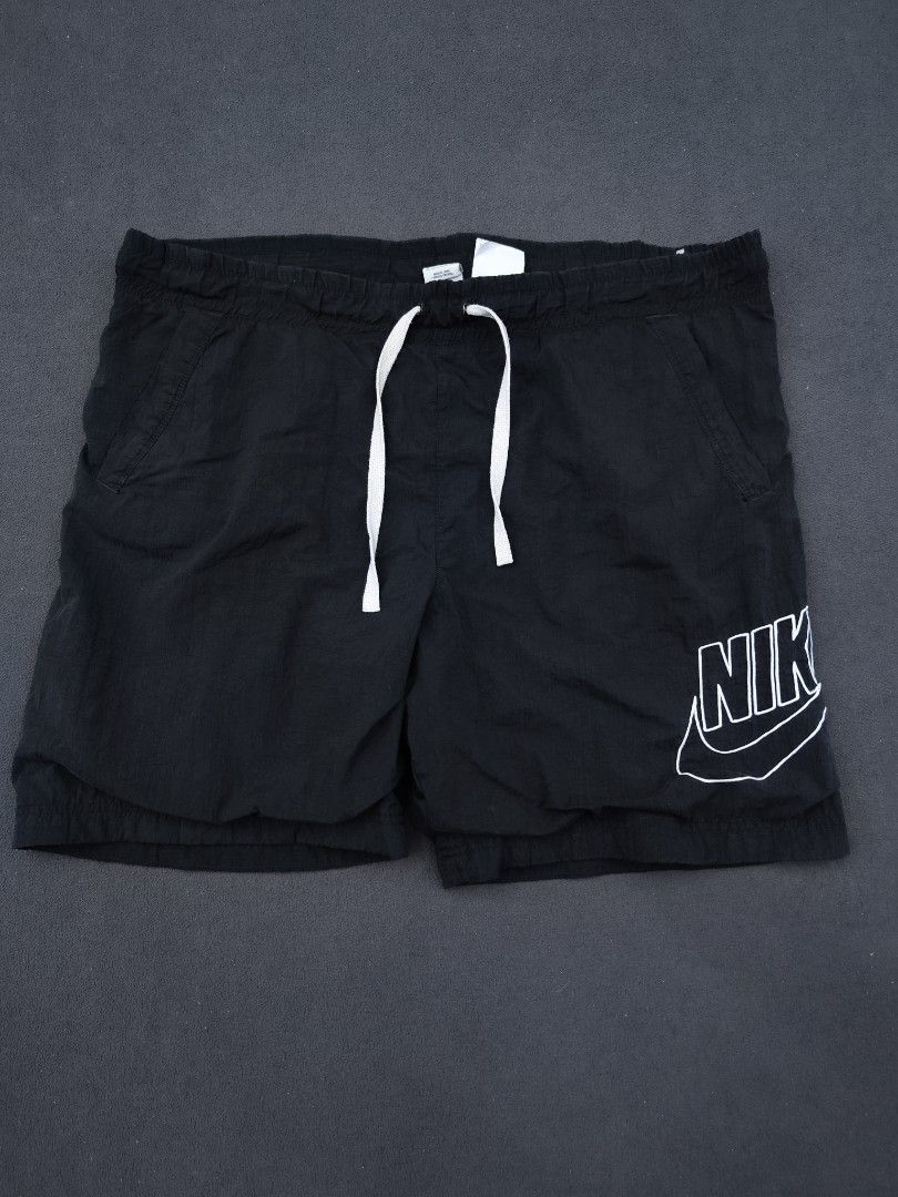 Nike Alumni Woven Shorts (Category: Shorts) located in Bulacan. Submitted by emilj23 (Listing ID 1468732180, Image 2). Description: Nike Alumni Woven Shorts Size XL on tag L 18 W 42 Leg Hole 11.5 Condition 9.5/10 Color rate 9.5/10 Issue Loose Garter.