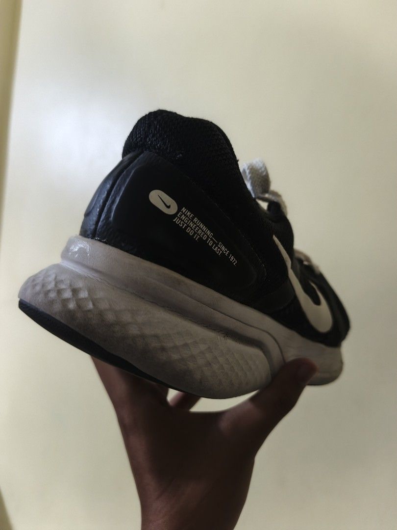 Nike Authentic Run Swift 2 Running Shoes (Category: Casual Shoes) located in Maria Aurora. Submitted by hifindsthrift (Listing ID 1468809616, Image 2). Description: Condition: 7.8/10 Price is negotiable, don't hesitate to DM!.