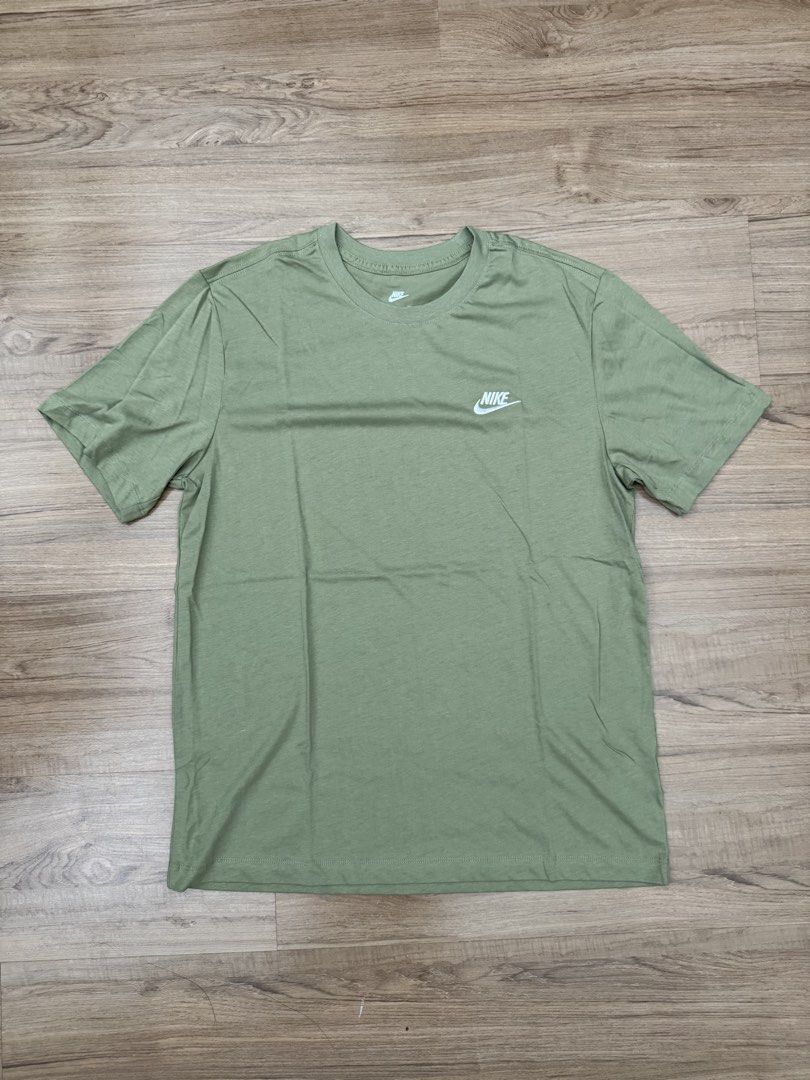 Nike Basic Tee (Category: Tshirts & Polo Shirts) located in Klang. Submitted by randomshopkl (Listing ID 1468758228, Image 1). Description: Nike Basic Tee Brand new with tag Size L Pit 20.5 Length 28 Price : RM 40 Free Postage .