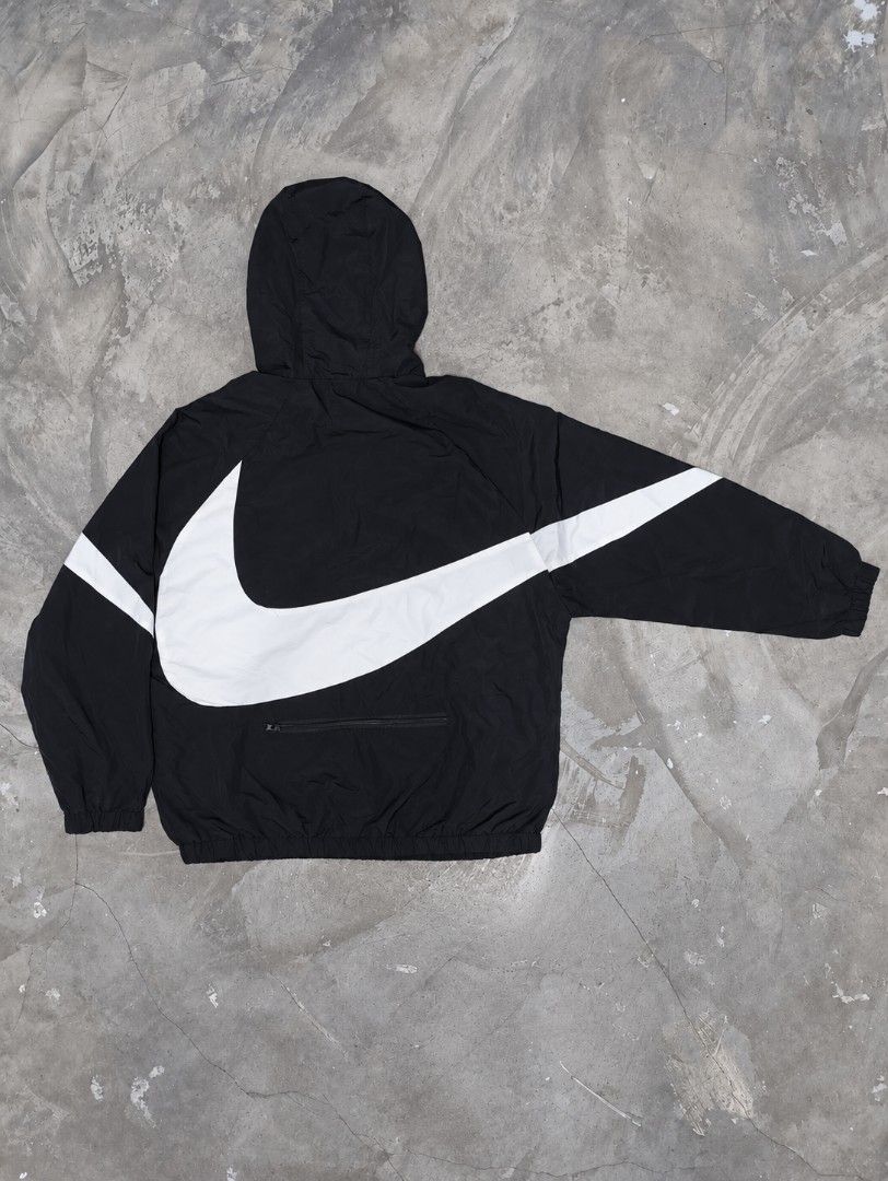 Nike big swoosh anorak 🫶 (Category: Coats, Jackets and Outerwear) located in Manila. Submitted by thrifterzz_ph (Listing ID 1468736440, Image 2). Description: Dimes: W-24/L-27 (M-L) Issue: none (removable stain) color rate: 9/10 very good condition.