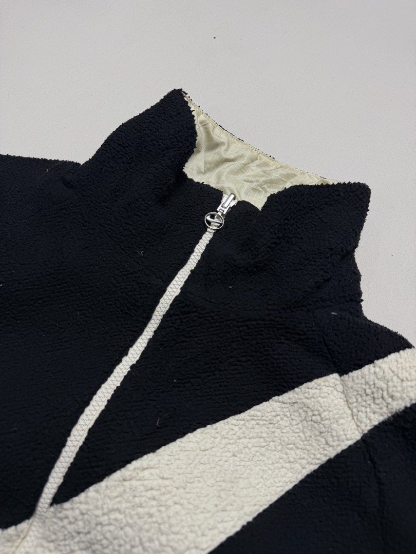 Nike Big Swoosh Reversible Sherpa Nylon Jacket (Category: Coats, Jackets and Outerwear) located in Baguio. Submitted by Vintogi.finds (Listing ID 1468792345, Image 3). Description: Width: 23.5 Length: 26 BOXY Fits Medium to XL Color rate: 9.8/10 Pristine Condition ✨.