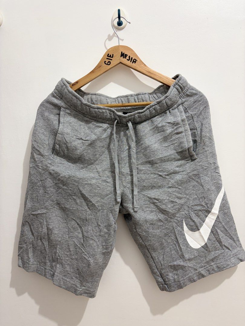 Nike big swoosh short (Category: Activewear) located in Bayambang. Submitted by frugal_vouge (Listing ID 1468898715, Image 2). Description: Like new no issue.