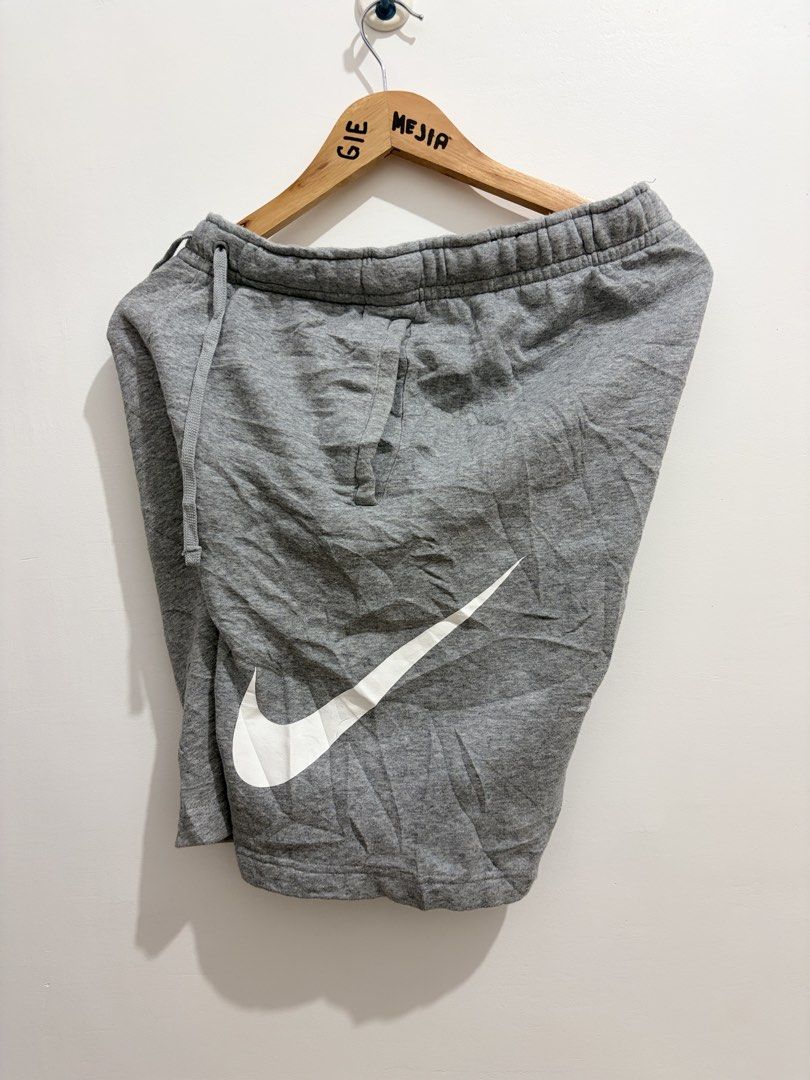 Nike big swoosh short (Category: Activewear) located in Bayambang. Submitted by frugal_vouge (Listing ID 1468898715, Image 1). Description: Like new no issue.