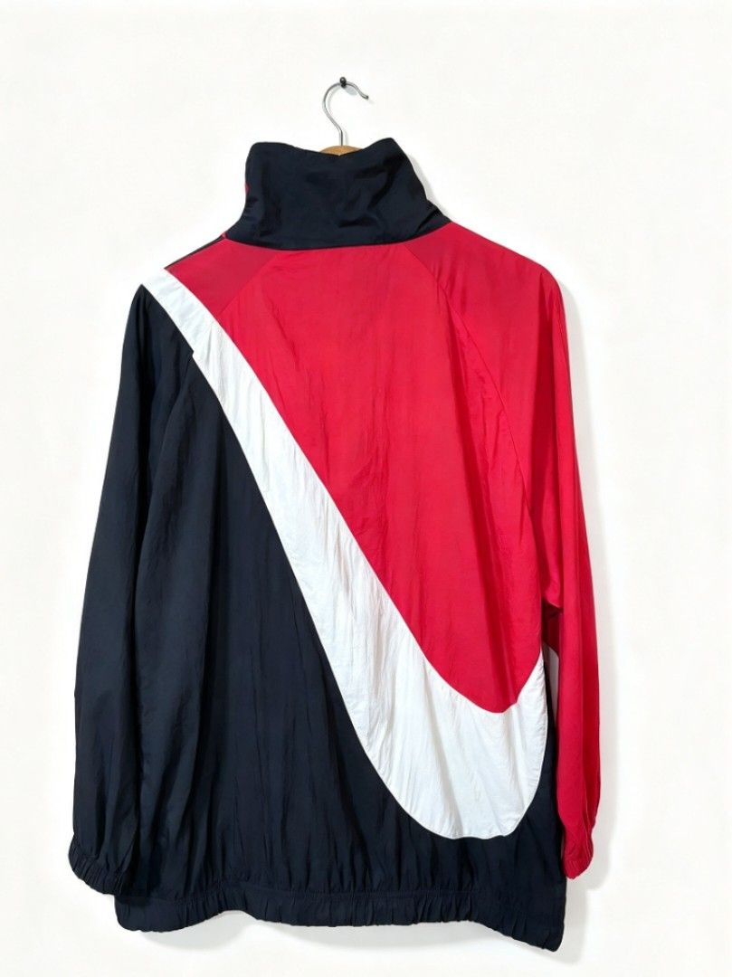 Nike Big Swoosh Windbreaker Jacket (Category: Coats, Jackets and Outerwear) located in Manila. Submitted by jusss121 (Listing ID 1468870790, Image 2). Description: Medium on tag 24 Width 28 Length As new condition No issue PM/DM 💌.