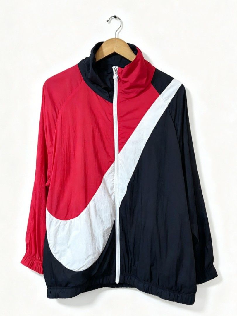 Nike Big Swoosh Windbreaker Jacket (Category: Coats, Jackets and Outerwear) located in Manila. Submitted by jusss121 (Listing ID 1468870790, Image 1). Description: Medium on tag 24 Width 28 Length As new condition No issue PM/DM 💌.