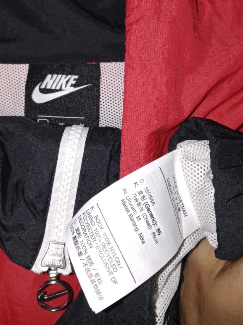 Nike Big Swoosh Windbreaker Jacket (Category: Coats, Jackets and Outerwear) located in Manila. Submitted by jusss121 (Listing ID 1468870790, Image 3). Description: Medium on tag 24 Width 28 Length As new condition No issue PM/DM 💌.