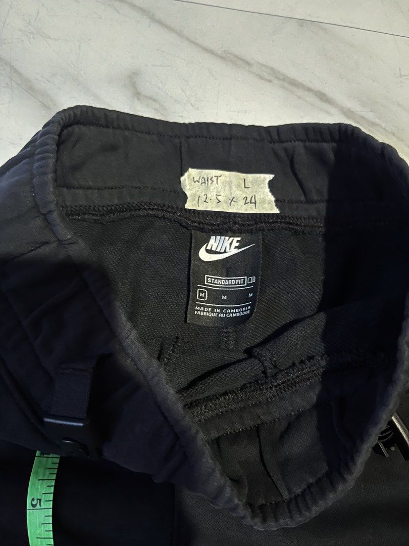 Nike Black Cargo Sweatpants Medium DA1399-010 (Category: Joggers) located in Cavite. Submitted by christianzuuu (Listing ID 1468767210, Image 2). Description: Nike cargo sweatpants in black. Size medium standard fit. Model number DA1399-010. Elastic waistband with adjustable buckle details. Cargo pockets on both sides, white Nike swoosh printed on the left pocket. Soft fleece material inside. Clean tags attached inside collar and inner label..