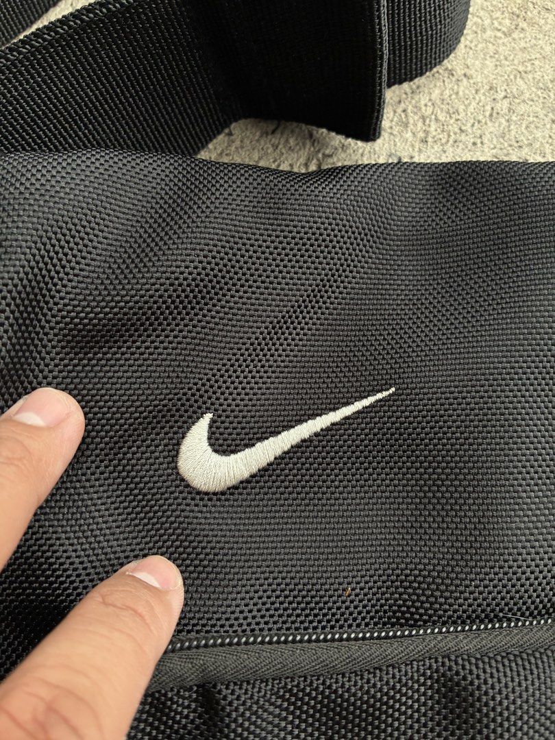 Nike Black Messenger Bag (Category: Sling Bags) located in General Santos City (Dadiangas). Submitted by sidequest666 (Listing ID 1468916069, Image 3). Description: - Authentic Black Nike messenger bag made with durable fabric - Features an adjustable strap for a comfortable, custom fit - Iconic embroidered white swoosh logo on the front flap - Exterior zip pocket for quick-access items - Spacious main compartment with inner zip pocket, pen slots