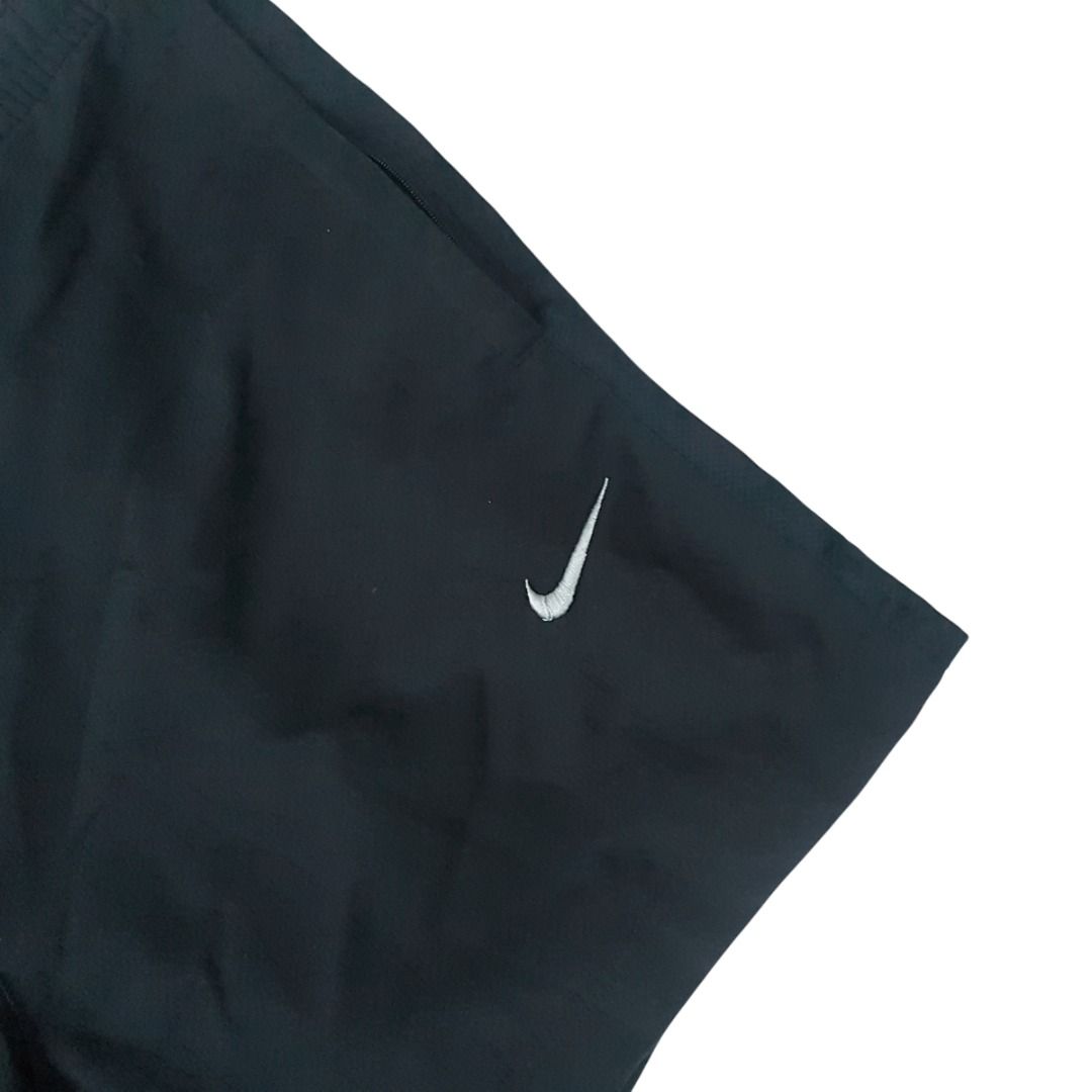Nike black shorts (Category: Shorts) located in Cebu City. Submitted by dwightmendozasr (Listing ID 1468741083, Image 2). Description: Nike black shorts XL on tag W- 40.0 L - 16.0 ~signs of usage which are normal for preloved items Php 200.00 + shipping fee CODE: OO10.