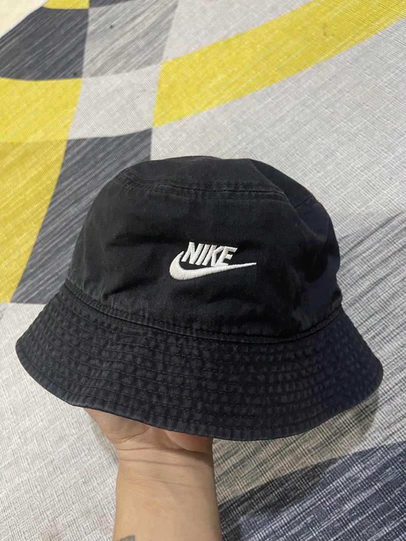 Nike bucket hat (Category: Caps & Hats) located in Taytay. Submitted by ekselentekondisyon (Listing ID 1468846406, Image 2). Description: Nike bucket hat Unisex Medium-large size Good condition Taytay rizal location Embroided logo design No issue.