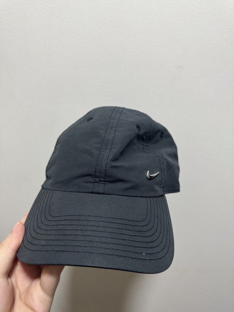 Nike cap (Category: Caps & Hats) located in Manila. Submitted by bookishtati (Listing ID 1468847250, Image 1). Description: .