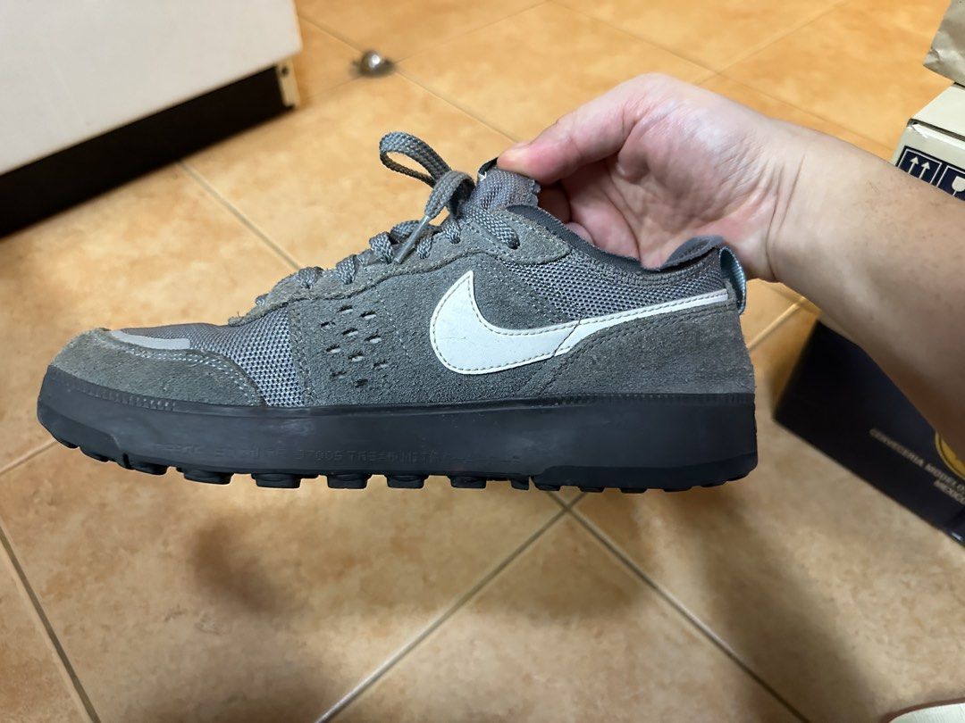Nike City Smoke Gray US8 (26cm) (Category: Sneakers) located in Taguig. Submitted by marcomang17 (Listing ID 1468764483, Image 2). Description: - Delivery only. Online transfer. - No trades. - Color: Gray with iconic white swooshes and black rubber soles - Material: Premium suede and breathable mesh upper - Closure: Laced with signature tongue label - Traction: Solid patterned outsole for reliable grip - Style: Low-top skate design, ideal for com