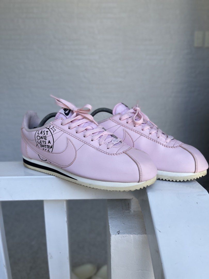 Nike Classic Cortez x Nathan Bell (Category: Sneakers) located in San Mateo. Submitted by danielbugs (Listing ID 1468747224, Image 3). Description: Nike Cortez 72’ x Nathan Bell Size 11 US Mens, No box Minimal heeldrags, outer sole okay 👍 Bought in Taiwan RFS: Declutter .