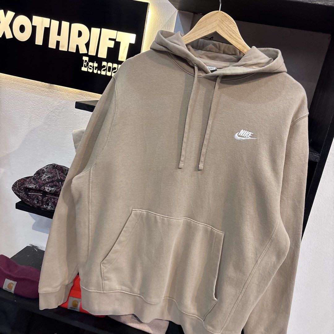 Nike Club Fleece (Category: Activewear) located in Rizal. Submitted by doyskie.star (Listing ID 1468735831, Image 2). Description: Nike Club Fleece Beige 24.5 x 27.5 Excellent condition Complete tags.
