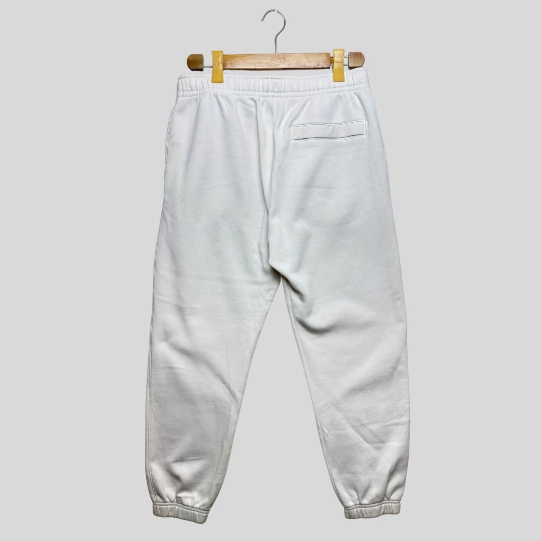 NIKE CLUB FLEECE MULTI LOGO PANTS (Category: Joggers) located in La Trinidad. Submitted by suave.arc (Listing ID 1468859941, Image 2). Description: NIKE CLUB FLEECE MULTI LOGO PANTS EXCELLENT CONDITION SIZE: L( W:30-32 L:37 ) LOCATION: BAGUIO CITY / LA TRINIDAD SHIPPING via JNT.