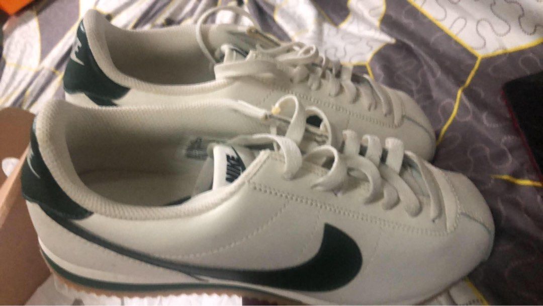 Nike Cortez White and Green (Category: Sneakers) located in Quezon City. Submitted by jdmc16 (Listing ID 1468855180, Image 3). Description: Issue: Wrong box binigay samin.