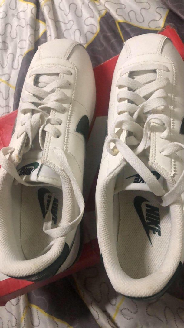 Nike Cortez White and Green (Category: Sneakers) located in Quezon City. Submitted by jdmc16 (Listing ID 1468855180, Image 1). Description: Issue: Wrong box binigay samin.