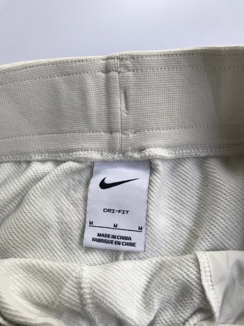 NIKE COTTON SHORT (Category: Shorts) located in Aurora. Submitted by thrillthriftfinds123 (Listing ID 1468828609, Image 3). Description: NIKE COTTON EMBROIDERED LOGO DESIGN 🔥 SIZE MEDIUM NO ISSUE GOOD CONDITION EMBROIDERED LOGO DESIGN GANDA NITO GUYS NEED WASH 9.5 COLOR RATE .