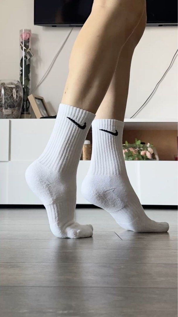 NIKE CREW SOCKS 6 PAIRS (Category: Socks) located in Mandaluyong City. Submitted by alphafinds (Listing ID 1468884758, Image 1). Description: NEW ARRIVAL 😍 NIKE CREW SOCKS ✨ 💸 750 pesos only • 6 pairs per bundle small - 21 - 24cm medium - 24 - 27cm ✅ Original & Brandnew ( with tags) ✅ Midcut & highcut available ✅ Good for everyday use, basketball, running, etc. 📍Location: Mandaluyong.