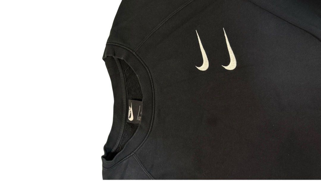 Nike Double Swoosh Black Sweatshirt (Category: Coats, Jackets and Outerwear) located in Baguio. Submitted by zeemoda01 (Listing ID 1468789808, Image 3). Description: -N I k e pullover XxL on tag 27 by 24 inches Excellent Yours for 300 🤗.