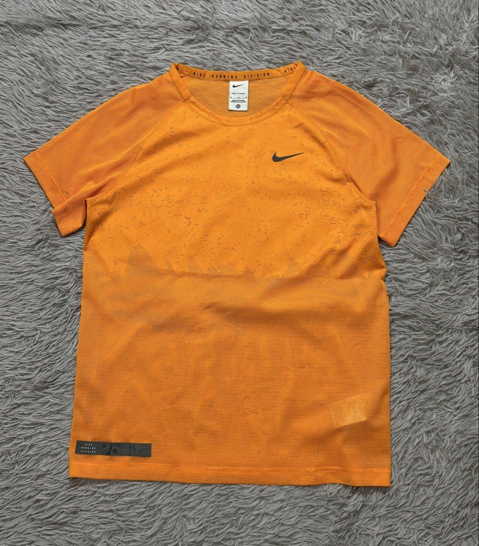 Nike Dri-FIT ADV Run Division Techknit (Category: Activewear) located in Dipolog. Submitted by krstnagnis98 (Listing ID 1468761575, Image 3). Description: Niké Dri-FIT ADV Run Division Tech Knit Running S/S Key Features: Built with premium Dri-FIT ADV technology, combining moisture-wicking fabric with advanced engineering to provide specialized breathability and comfort during high-intensity training or running. Good as New 10/10 Tagged size M W 