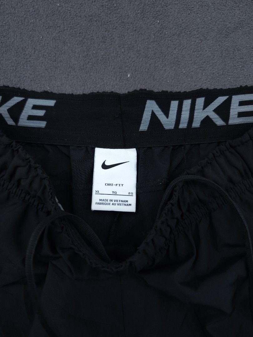 Nike Drifit Black Shorts (Category: Shorts) located in Bulacan. Submitted by emilj23 (Listing ID 1468728238, Image 3). Description: Nike Drifit Black Shorts Size XL on tag L 19 W 32-36 Leg Hole 12.5 Condition 9.5/10 Color rate 9.5/10 Issue Minimal Stain.
