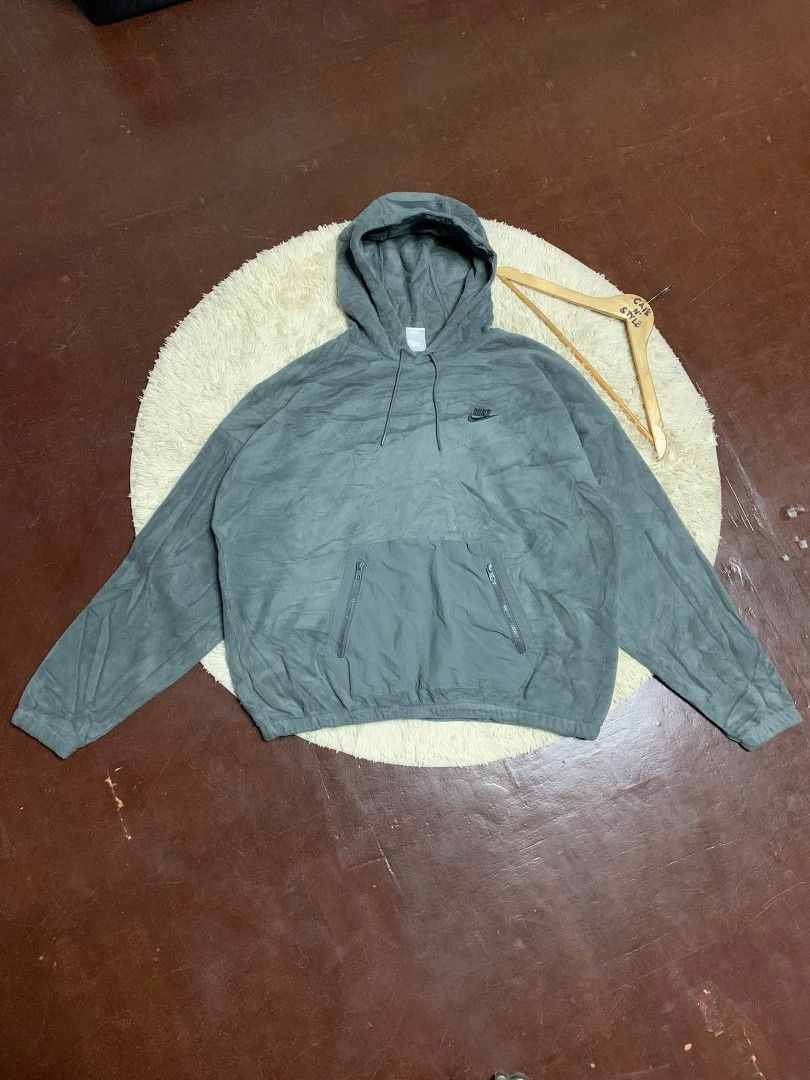Nike Fleece Hoodie Jacket (Category: Coats, Jackets and Outerwear) located in Lianga. Submitted by legitseller12345678 (Listing ID 1468833812, Image 2). Description: Nike Fleece Hoodie Jacket📌 Like new Size XL Dimes 26x28 Solid yan sa personal Mine 1k Plus sf.