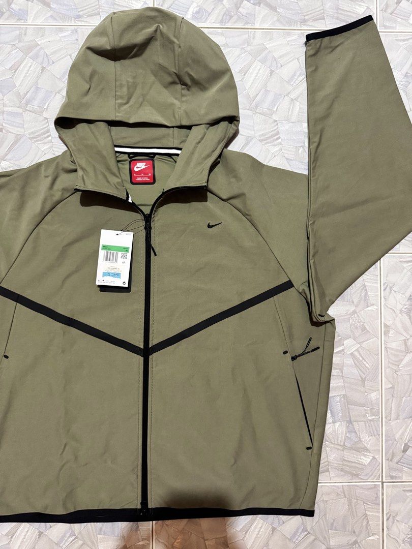 NIKE FLEECE JACKET (Category: Coats, Jackets and Outerwear) located in Argao. Submitted by janmaning-0624l95 (Listing ID 1468817233, Image 3). Description: .