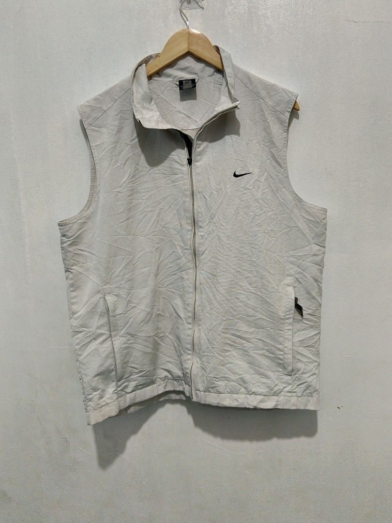 Nike Golf Zip Vest Size XL (Category: Vests) located in Abucay. Submitted by ukay_withdj (Listing ID 1468731915, Image 1). Description: - Brand: Nike Golf - Color: Light Beige - Size: XL - Condition: Excellent - Details: Full zip front, high collar, sleeveless - Pockets: Two secure zip side pockets - Branding: Small embroidered Swoosh on chest, Nike Golf logo on back neck - Origin: Made in China.