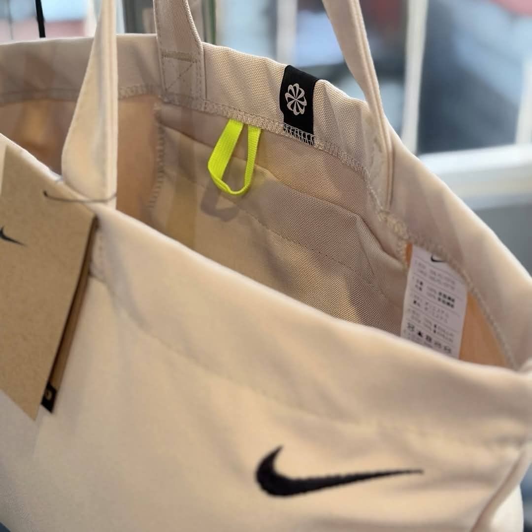 Nike Heritage Tote bag (Category: Tote Bags) located in Quezon City. Submitted by barbosac (Listing ID 1468903933, Image 3). Description: No last price 1,300php + SF lalamove ready can ship via J&T/JRS/LBC.
