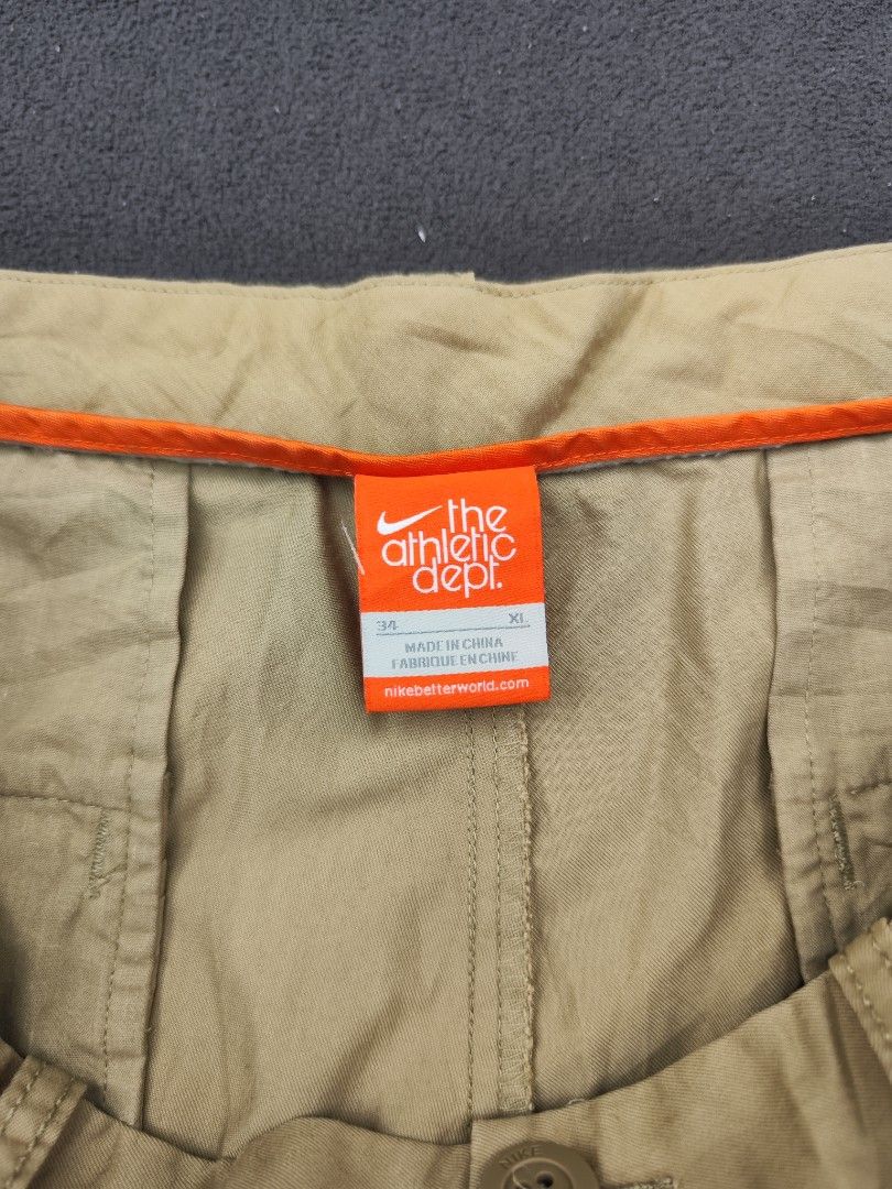 Nike Khaki Walking Shorts (Category: Shorts) located in Bulacan. Submitted by emilj23 (Listing ID 1468724338, Image 3). Description: Nike Khaki Walking Shorts Size XL on tag L 20 W 36 Leg Hole 11.5 Condition 9.5/10 Color rate 9.5/10 Issue Stain.