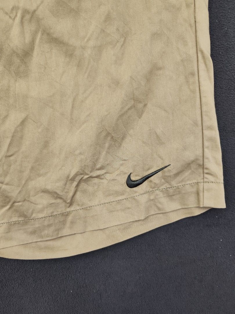 Nike Khaki Walking Shorts (Category: Shorts) located in Bulacan. Submitted by emilj23 (Listing ID 1468724338, Image 2). Description: Nike Khaki Walking Shorts Size XL on tag L 20 W 36 Leg Hole 11.5 Condition 9.5/10 Color rate 9.5/10 Issue Stain.
