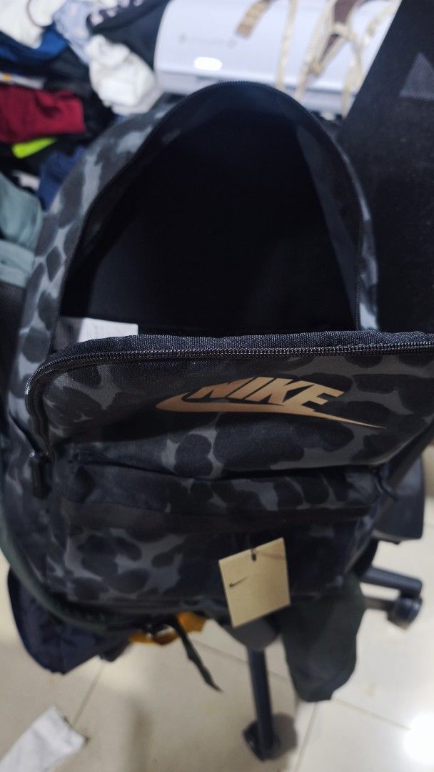 Nike Leopard Print Backpack 25L HF6996-070 (Category: Backpacks) located in Manila. Submitted by poshwares2020 (Listing ID 1468881805, Image 3). Description: - Brand new with original tags attached - Stylish grey leopard print with rose gold Nike logo - Spacious 25L capacity - Secure main compartment and front pocket with zipper closures - Comfortable black straps.