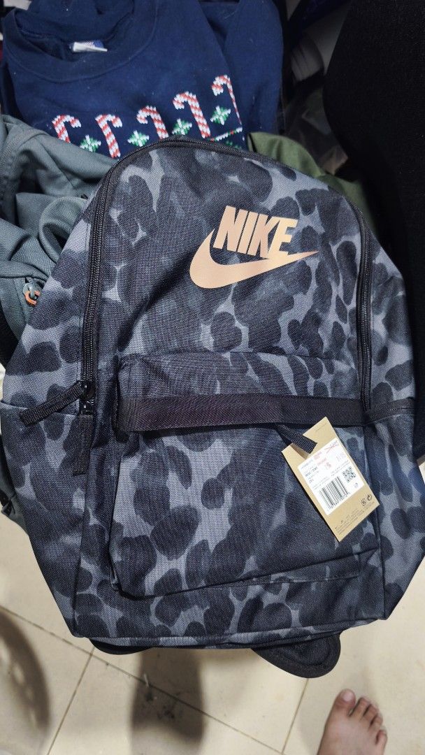 Nike Leopard Print Backpack 25L HF6996-070 (Category: Backpacks) located in Manila. Submitted by poshwares2020 (Listing ID 1468881805, Image 2). Description: - Brand new with original tags attached - Stylish grey leopard print with rose gold Nike logo - Spacious 25L capacity - Secure main compartment and front pocket with zipper closures - Comfortable black straps.