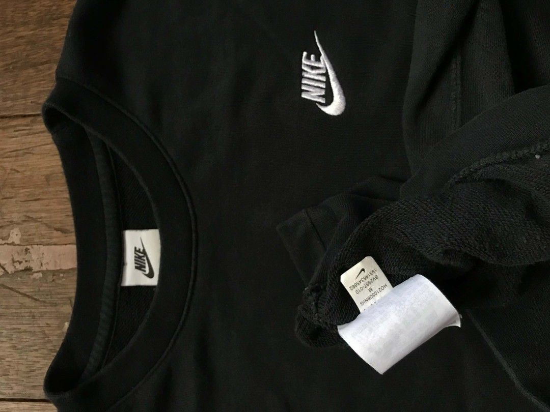 Nike Longsleeves White Tag 💥 (Category: Coats, Jackets and Outerwear) located in Batangas. Submitted by adoboqt (Listing ID 1468906403, Image 2). Description: .