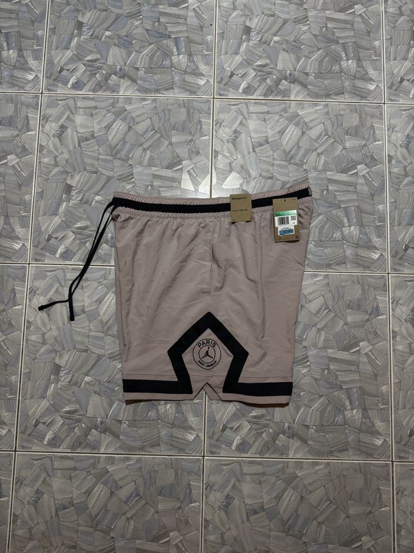 NIKE PARIS DIAMOND SHORT (Category: Activewear) located in Argao. Submitted by janmaning-0624l95 (Listing ID 1468817909, Image 1). Description: NIKE PARIS DIAMOND SHORT SIZE XL WAIST 34-40 LENGTH 17.5 1,500 Pesos Location Argao Cebu.